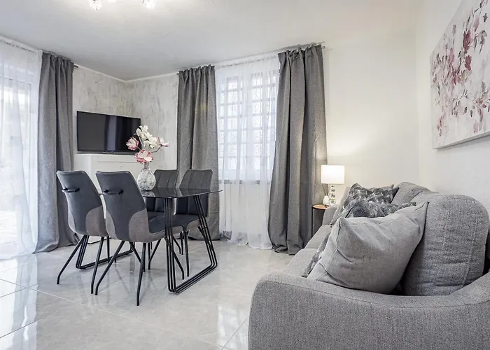 Luxury Gina 아파트