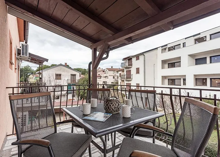 Luxury Gina 아파트