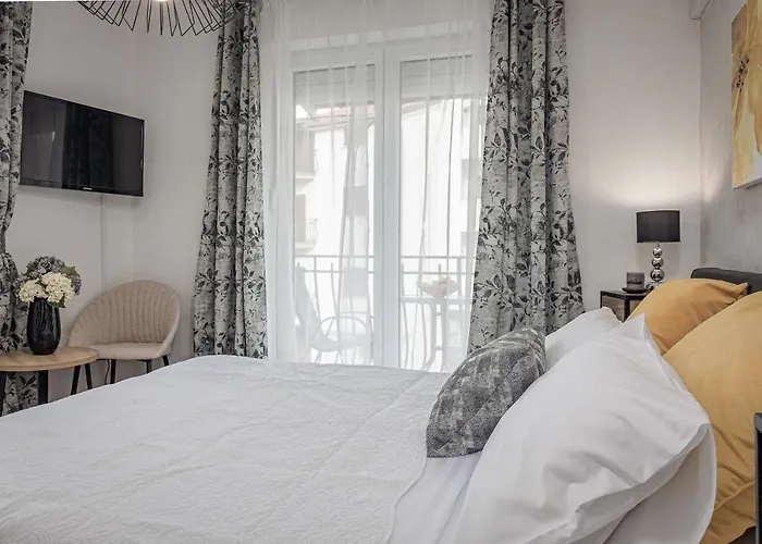 Luxury Gina * 로비니