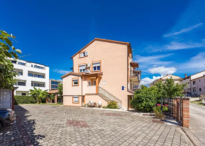 Luxury Gina 로비니